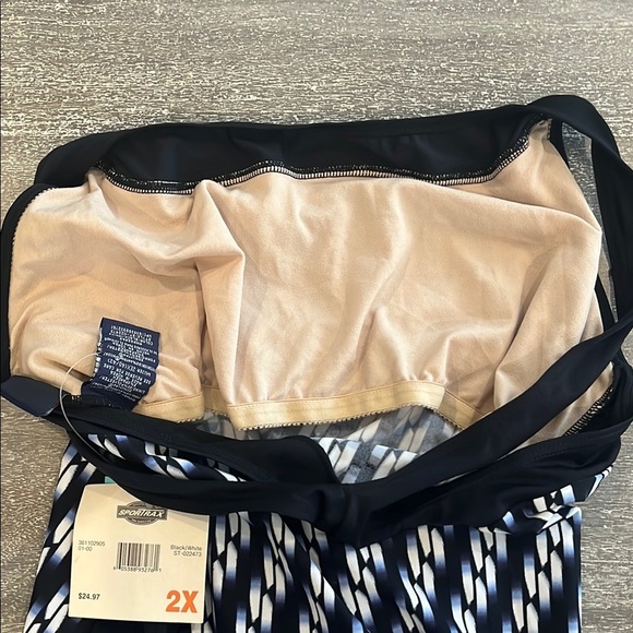 Sportrax 2X New Navy & White One Piece Geometric Pattern Swimsuit - Picture 5 of 6